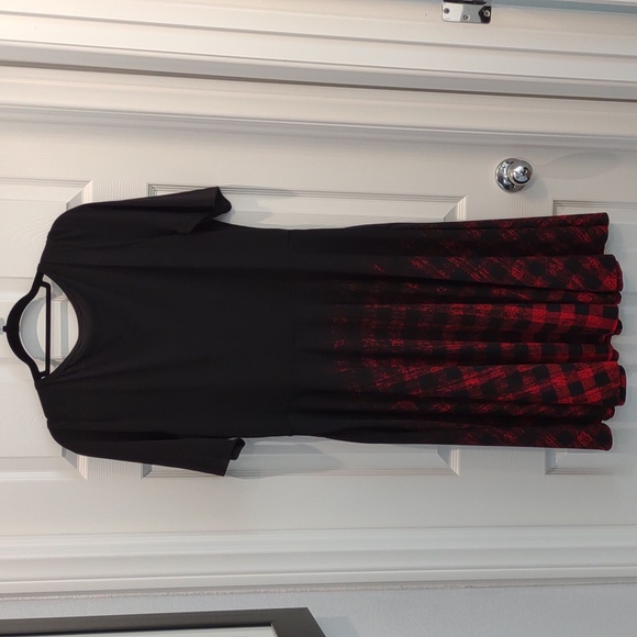 Lularoe Nicole Dress Size 2XL Black with Buffalo plaid Pockets - Picture 2 of 7